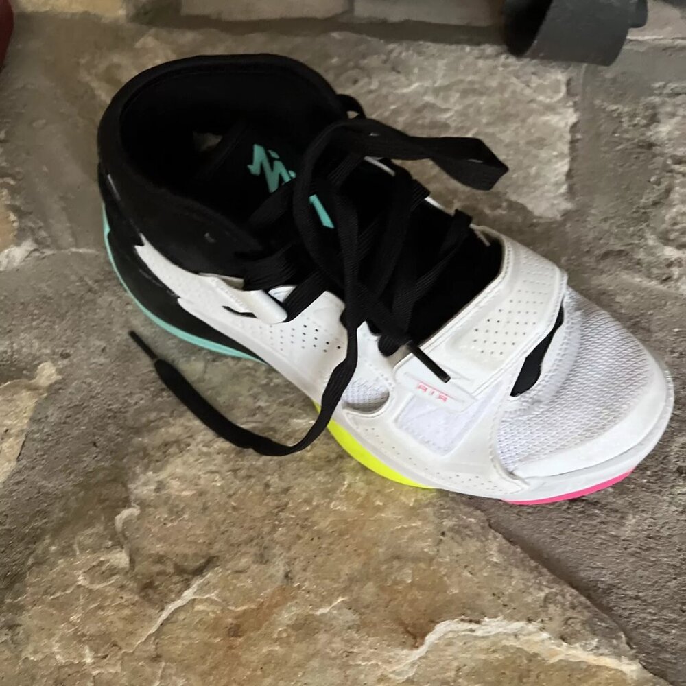 Jordan Zion 2 Dynamic Turquoise White Volt Men Size 6 barly worn
